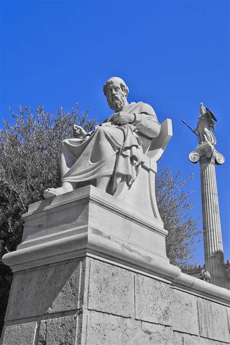 Platón El Filósofo Y Athena La Diosa De La Estatua De La Sabiduría