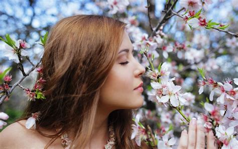 Sybil A Kailena Auburn Hair Women Women Outdoors Flowers Trees Hd