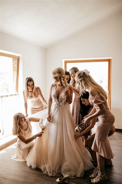 Bride And Bridesmaids Getting Ready Wedding Photography Bridal Party