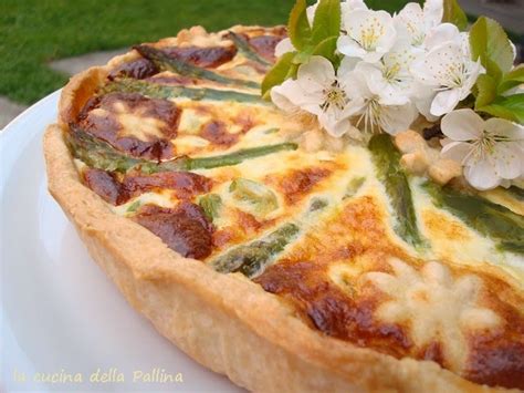 Un'idea veloce per un aperitivo con gli amici potrebbe essere una quiche. QUICHE AGLI ASPARAGI E SALMONE AFFUMICATO | la cucina ...