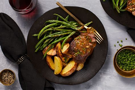 This recipe is fail proof and best of all, it doesn't take long to cook. Beef Tenderloin Au Poivre with Roasted Potatoes and Green Beans | Recipe | Hello fresh recipes ...