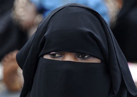 Muslim Full Face Veil Not Appropriate In Classrooms Or Airports Says Nick Clegg Huffpost Uk