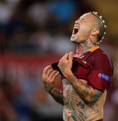 Jun 16, 2021 · cristiano ronaldo causó polémica al mover unas botellas de refresco previo a una conferencia y pogba lo imitó (con una botella de una bebida alcohólica), pero ahora radja nainggolan exageró. Radja Nainggolan, Manchester United dan industri sepak ...