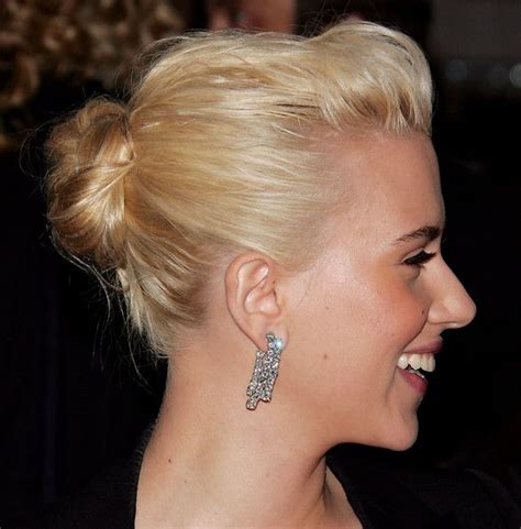 Scarlett Johansson Classic Bun Hair Puff Scarlett Johansson Hairstyle Hair Styles