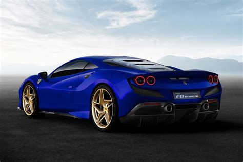 Blue Ferrari F8 Tributo With Golden Wheels Shows Lavish
