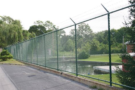 Using the woven steel wire to make the panel, it is widely used in everywhere. Metal Fence Edmonton | Commercial Chain Link Fence ...