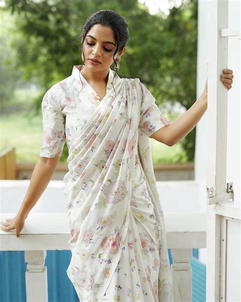 Nikhila Vimal Looks Glamorous In Saree Elegance