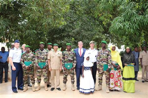 Ussocom General Richard Clarke And Us Ambassador Eric Whitaker Presented Awards To Members Of