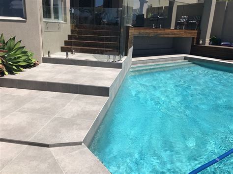 N Kos Light Grey Anti Slip Porcelain Tile For The Pool Surrounds And