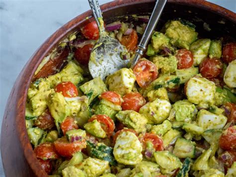 Thinly slice onion and add them to the salad bowl. Tomato Cucumber Mozzarella Salad - 12 Tomatoes