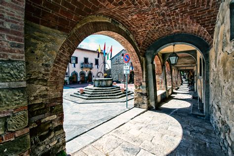 Visualizza altre idee su toscana, siena, gioielli medievali. Itinerario in Val di Chiana: Toscana autentica.