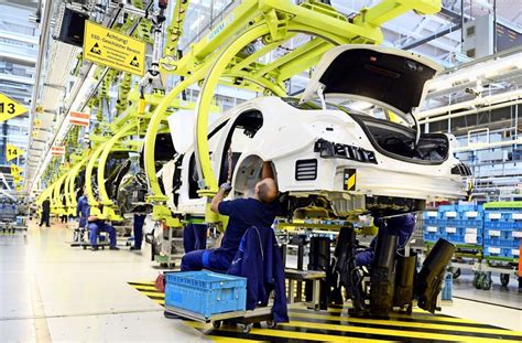 Hohe Nachfrage Bei Daimler Mercedes Schafft Mehr Als 500 Neue Jobs