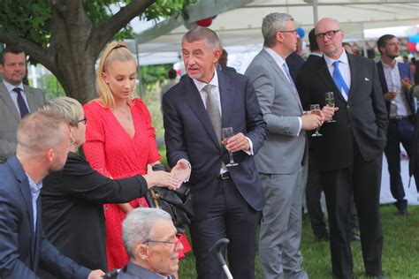 Maybe you would like to learn more about one of these? Recepce na francouzské ambasádě: Vivien Babišová s otcem ...