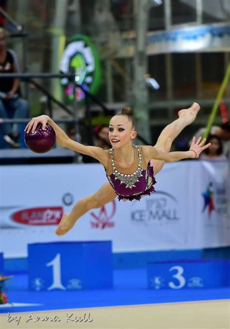 Their competition — including a routine with balls set to a cover of it's my life — begins saturday morning in tokyo. Snoklokke — Khrystyna Pohranychna (Ukraine), junior, ball ...
