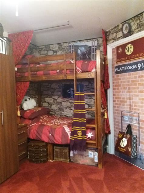 Harry Potter Aesthetic Bedroom Harry Potter Dorm Room Harry Potter
