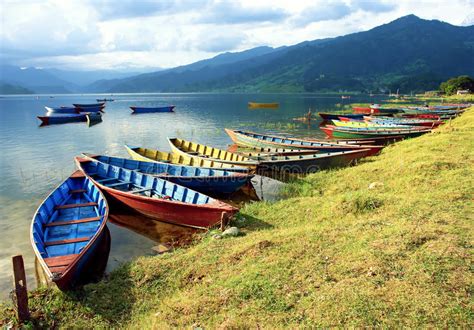 Barcos En El Lago Fewa Imagen De Archivo Imagen De Nepal 12686835
