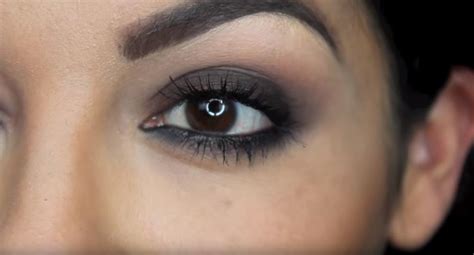 La Guía Ideal Para Recrear Un Smokey Eye Para El Día Y Para La Noche