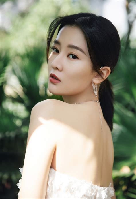 Qiao Xin Poses For Photo Shoot China Entertainment News Poses For