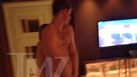 Harry Photographed Naked In Vegas