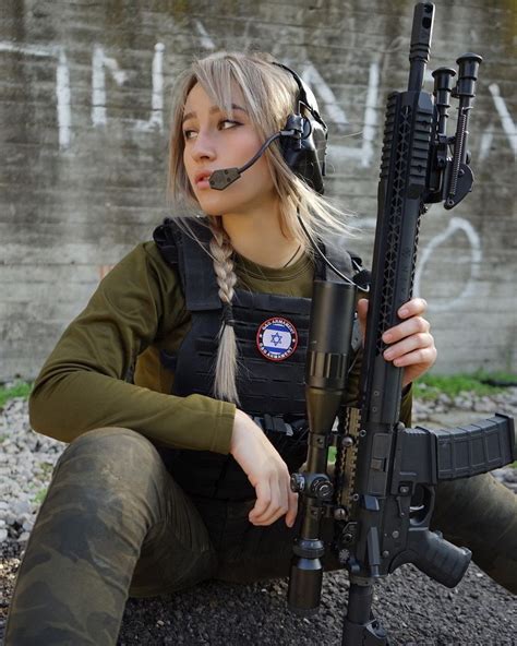 爱上战争游戏的纳塔利娅·迪夫耶夫 以色列女兵退役后的多彩生活 哔哩哔哩