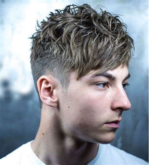 It's a casual look that can be sported on any day of the among all the variations of this stylish look, here we have brought to you the best that your kids can sport year round. 40+ Haircuts for Guys With Round Faces | Haircuts, Boy ...