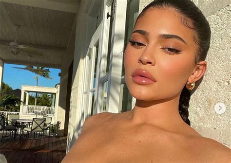 Kylie Jenner Shows Thigh Gap In Barely There String Bikini On Instagram