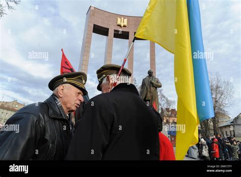 Lviv Ukraine 1 January 2023 People Are Gathered At The Monument To