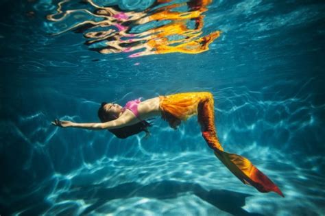 1000 Americans Work As Mermaids And Mermen Full Time Reports Fast