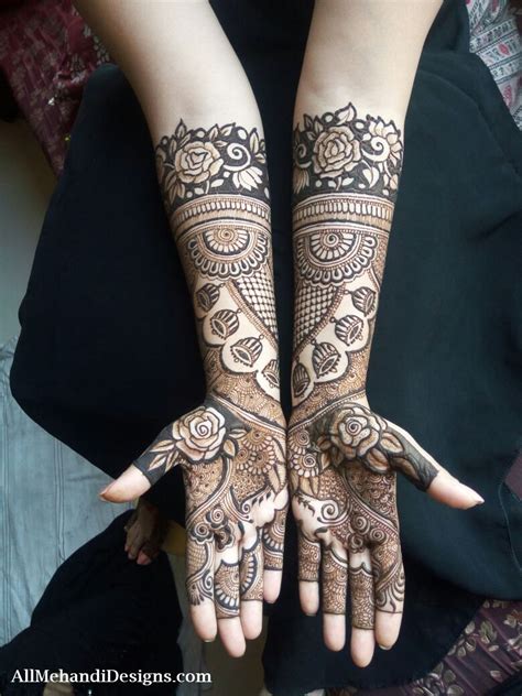 Dazzling Pakistani Bridal Mehndi Designs For Foot