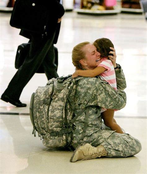 23 Heartwarming Photos Of Soldiers Being Reunited With Their Families Barnorama