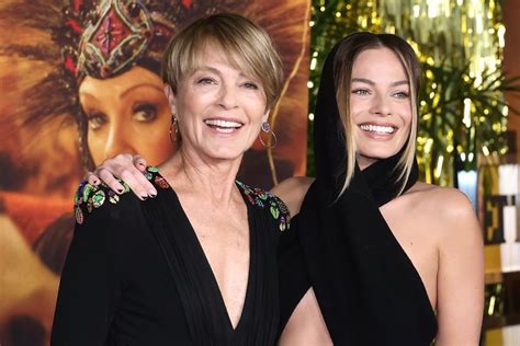 Margot Robbie Makes Babylon L A Premiere A Mother Daughter Date Night See The Sweet Photos