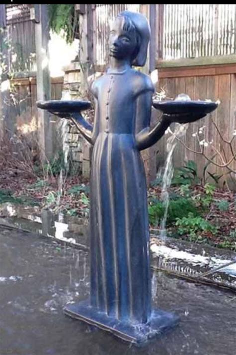 Bird Girl Statue Bird Girl Statue Bonaventure Cemetery Outdoor Water