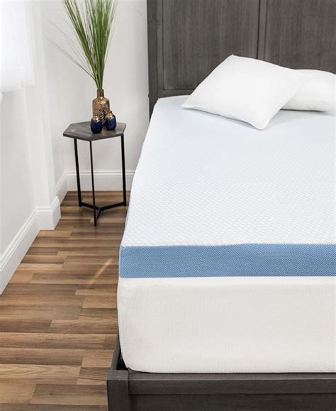 The mattress topper is made with gel infused memory foam, which offers excellent comfort and support and superior cooling qualities. SensorPEDIC 3-Inch Elite Cooling Gel-Infused Memory Foam ...