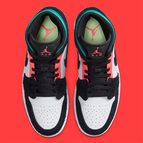 Be the first to review this item! La Air Jordan 1 Mid SE obtient des accents "South Beach ...