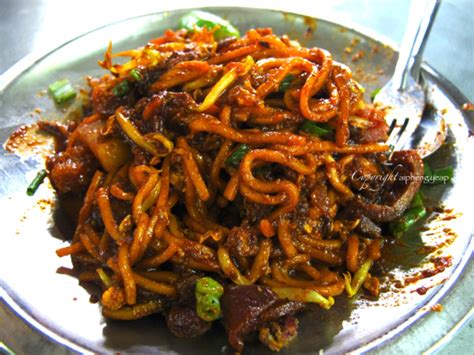 Mee sotong (mee goreng) @ hameed 'pata' special mee. Hameed Pata Mee Sotong, one of the best | Penang | The Trishaw