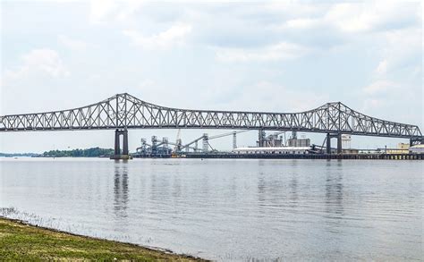 Mississippi River Bridge Reopened But I 10 West A Parking Lot
