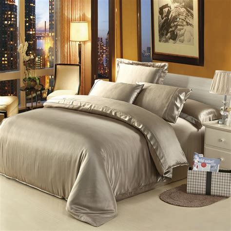 We share this luxury bedding set board with a touch of style to offer a great many ideas for bed accents. 100% Mulberry silk bedding set 19 mm seamless super King ...