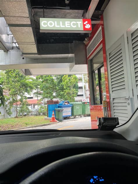 Jollibee Has Opened Its First Drive Thru In Jurong