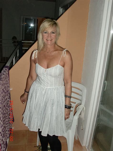 gwindsor 55 from sandhurst is a local granny looking for casual sex