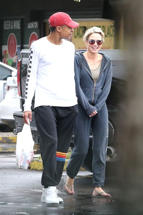Amy Robach And Tj Holmes Shop On Romantic Getaway In Miami As He Files For Divorce Photos The