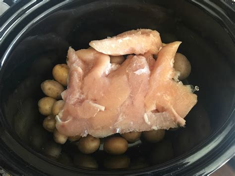 One of my favorite crock pot recipes! Slow Cooker Cheesy Ranch Chicken | Building Our Story