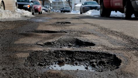Pothole At I 94 And 10 Mile Damages At Least 5 Vehicles
