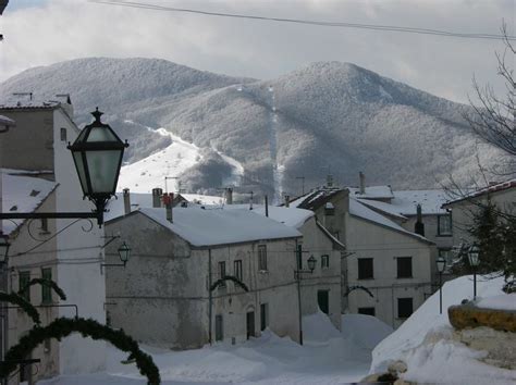 Italian Village Gets 8 Feet Of Snow In 24 Hours May Break Global