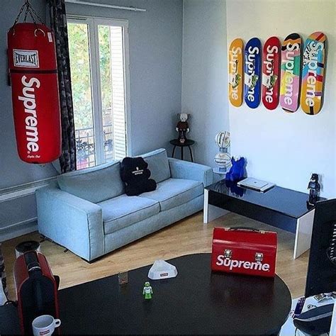 Pin By ところてん On Supreme Sneakerhead Room Sneakerhead Bedroom