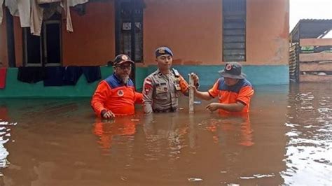 Banjir Di Sintang Kalbar Bnpb 28463 Jiwa Terdampak 95 Orang Mengungsi