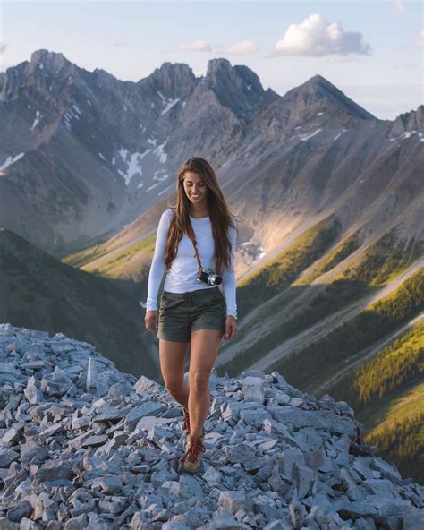 Canadian Rockies With Andrea Ference Hiking Women Summer Hiking Outfit Outdoor Photoshoot
