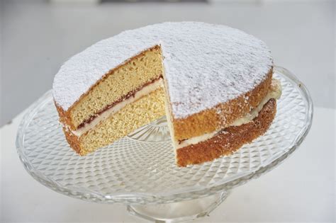 Victoria Sponge Cake 14 Portions Lbp Bakeries