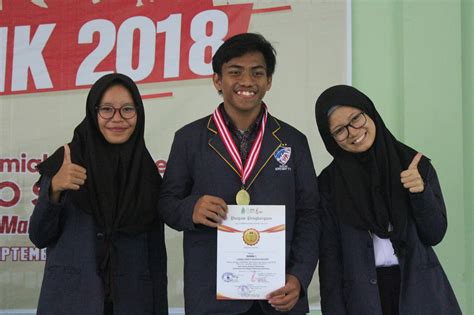 Pertahankan Prestasi Debat Bahasa Inggris Kembali Hadiahkan Emas