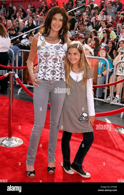 May 19 2007 Anaheim Ca Usa Actress Teri Hatcher And Daughter Emerson Rose At The World