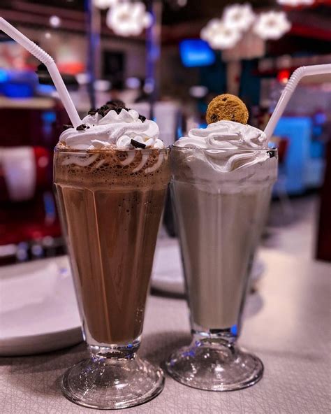 These 10 Montreal Restaurants Have The Most Jaw Dropping Milkshakes You